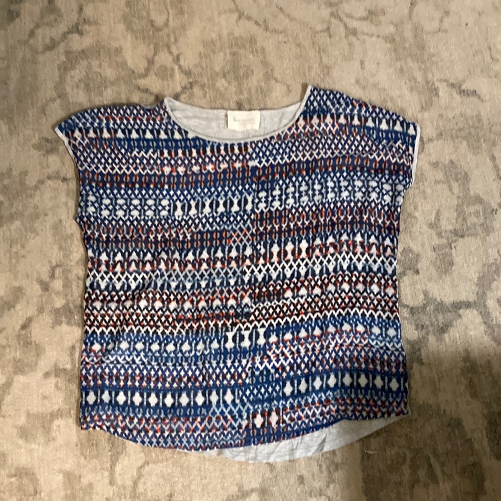 Two by Vince Camuto grey with red and blue pattern blouse